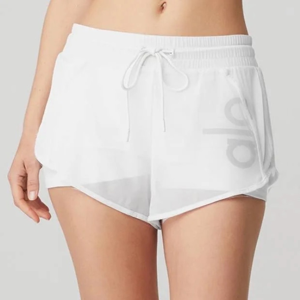 Alo yoga ambiance short XS white